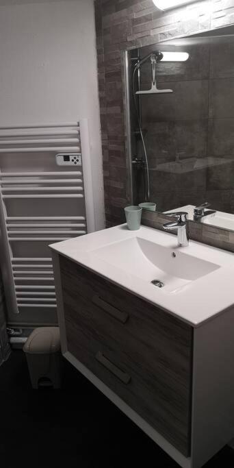Duplex Au Centre Ville, Dans Cour Interieure Calme Дол Екстериор снимка